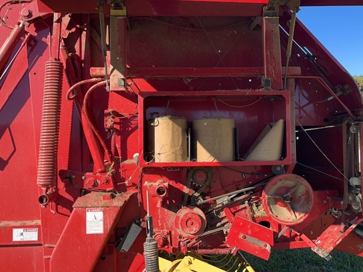 2010-new-holland-br7070-image-18