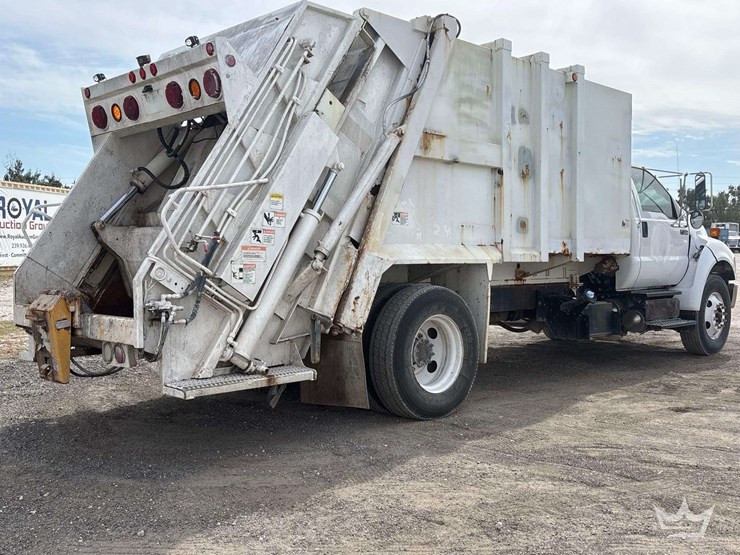 2012-ford-f750-image-3