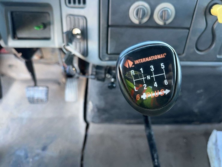 2004-international-4400-image-25