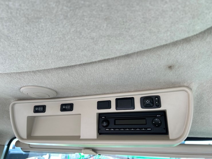 2014-john-deere-8270r-image-43