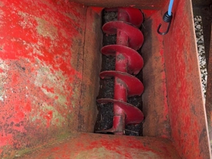 new-holland-352-image-6