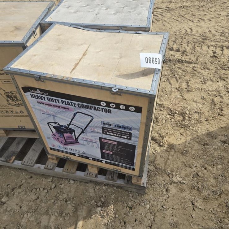 #5990 • NEW LANDHONOR HEAVY DUTY PLATE COMPACTOR LHR-PC90H
