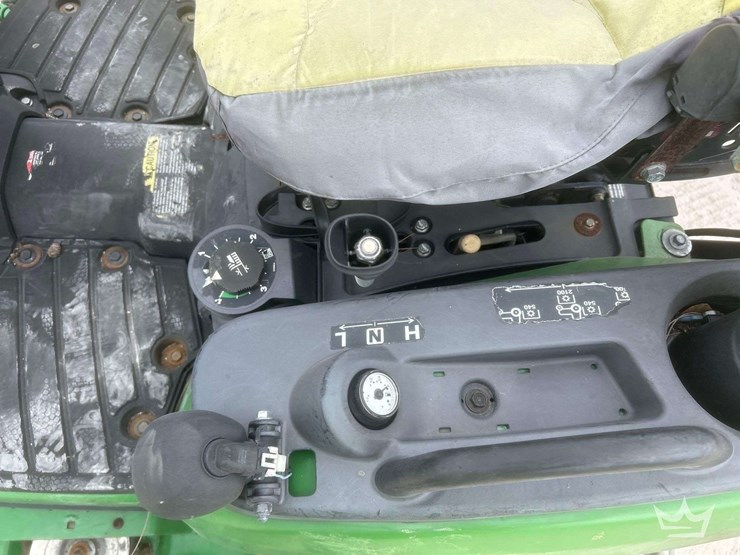 john-deere-1025r-sub-compact-tractor-mower-image-6