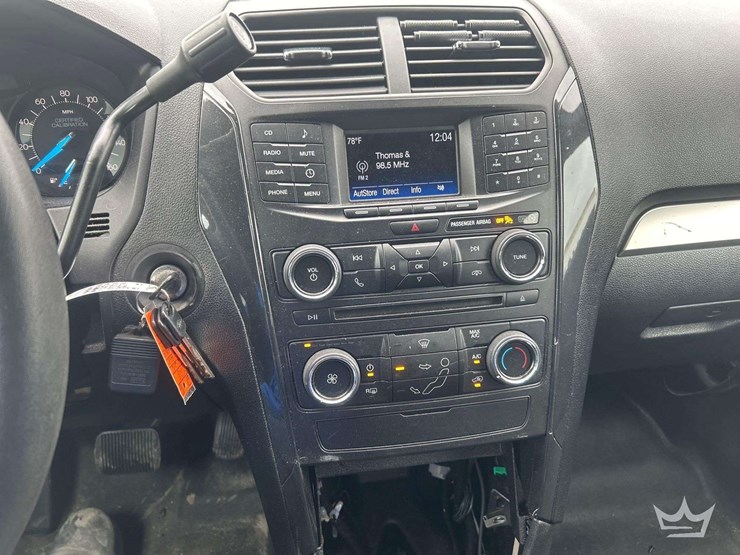 2016-ford-explorer-image-14