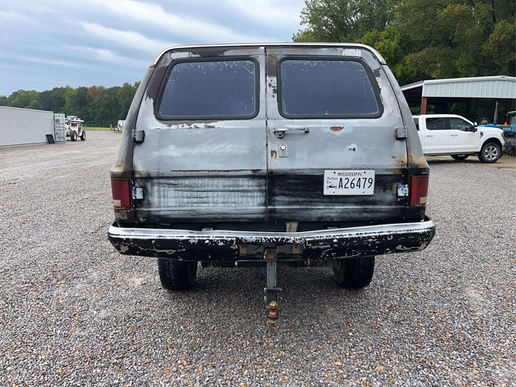 1985-chevrolet-suburban-image-8