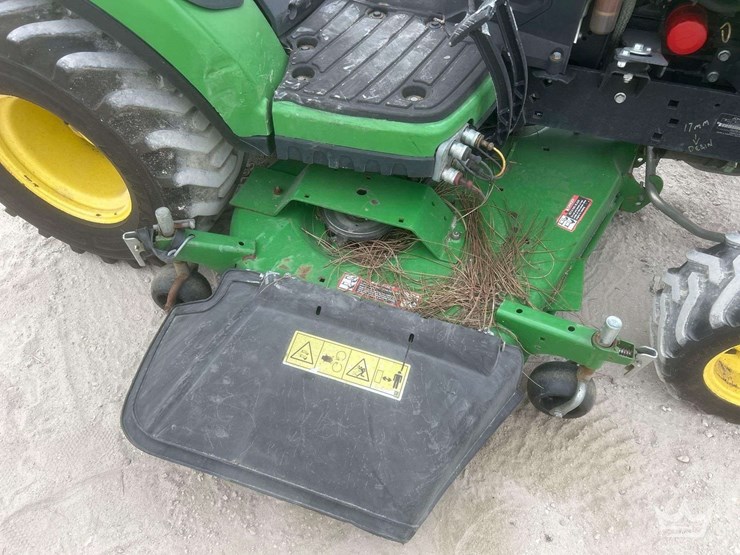 john-deere-1025r-sub-compact-tractor-mower-image-13