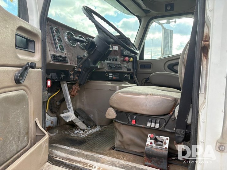 2006-ihc-9200i-truck-(pz14171,-unit-99451)-image-18