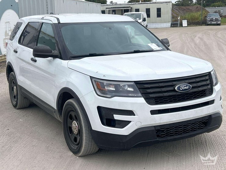 2016-ford-explorer-image-2