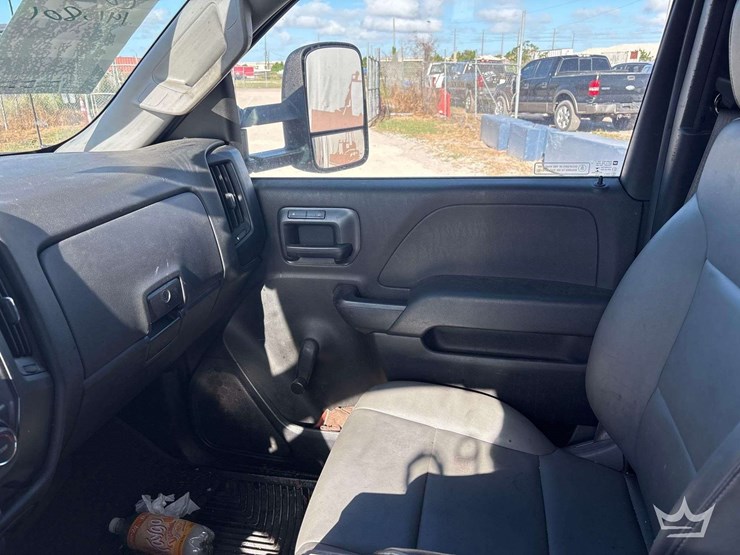 2015-chevrolet-silverado-3500hd-image-16