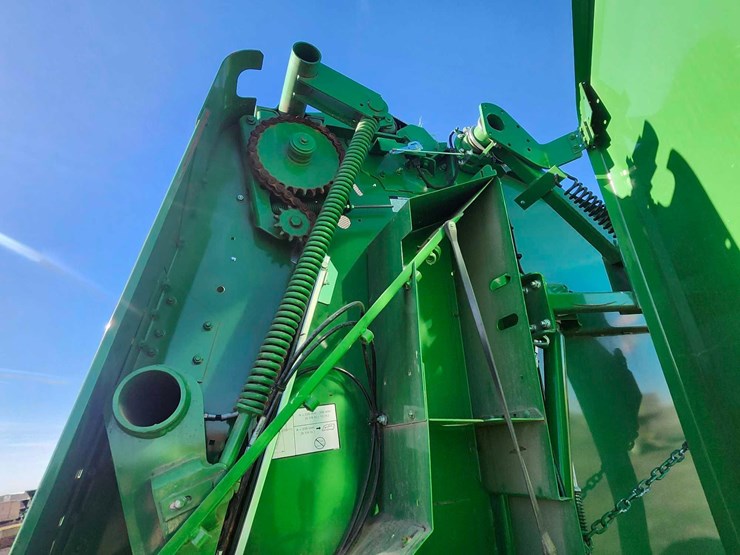 2021-john-deere-560r-image-32