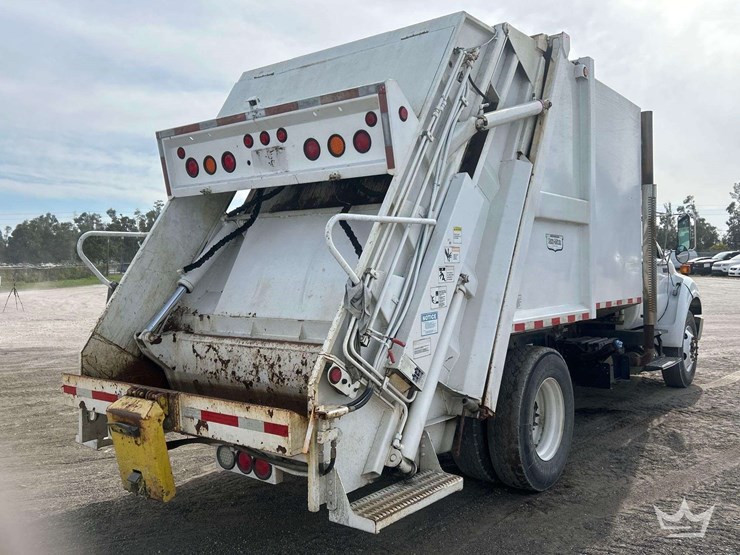 2013-ford-f750-image-3