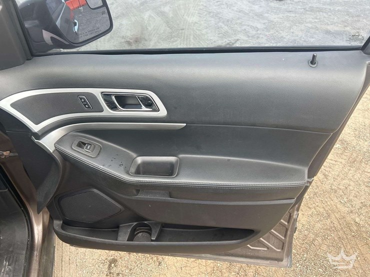 2015-ford-explorer-image-14