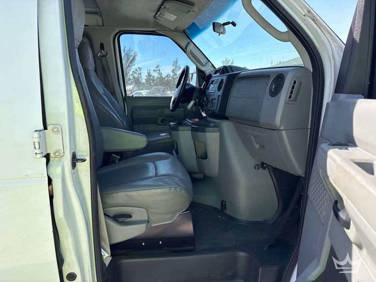 2012-ford-cargo-image-6