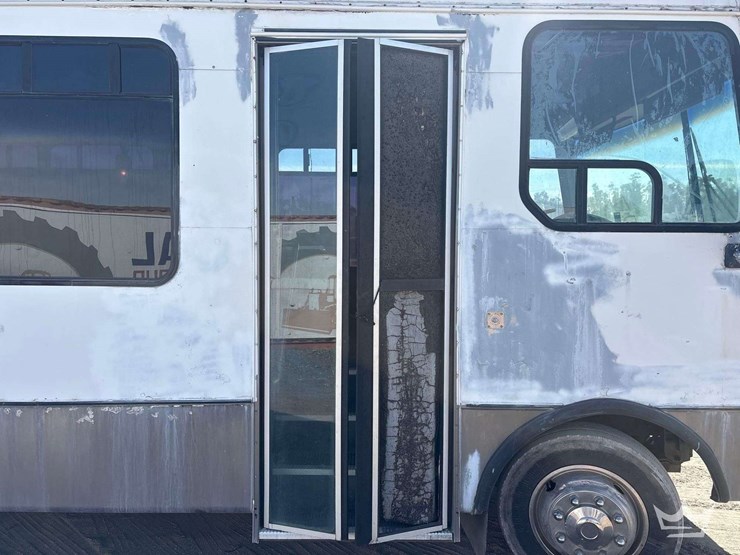 2001-freightliner-mb55-chassis-bus-image-8