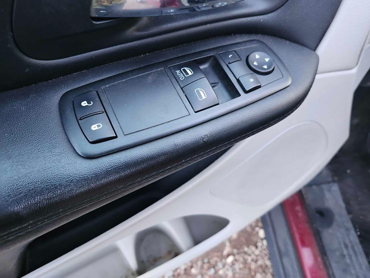 2014-dodge-grand-caravan-se-image-21