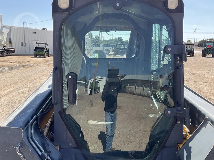 2015-deere-323e-image-23