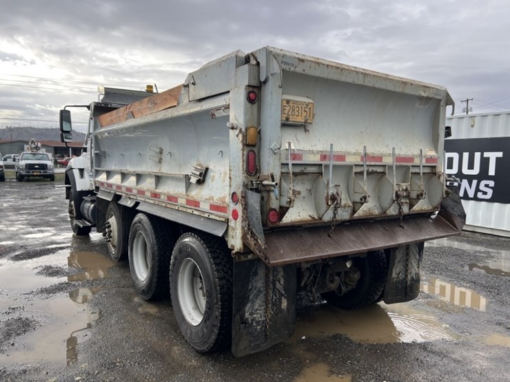 2009-international-7600-image-6