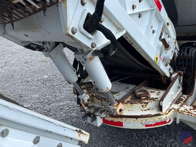 roadtec-cb100-sweeper-conveyor-image-17