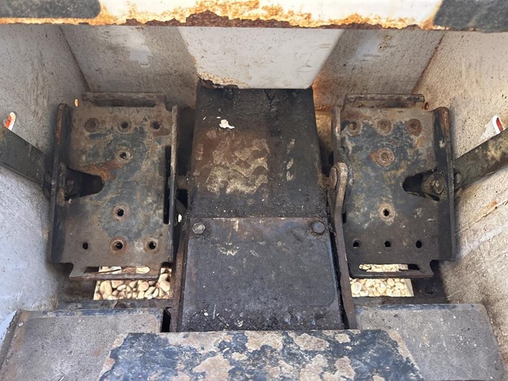 2015-bobcat-s70-image-31