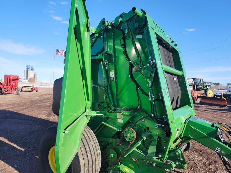 2023-john-deere-560m-image-48