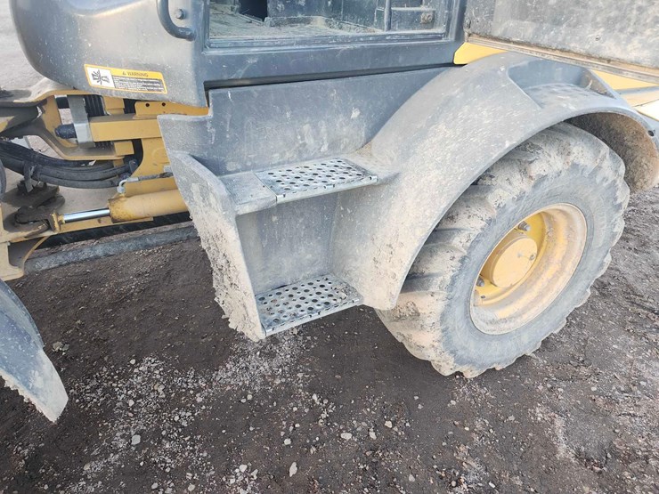 john-deere-324-image-40