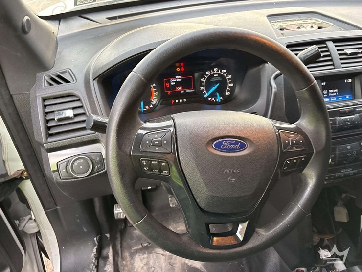 2018-ford-explorer-image-14