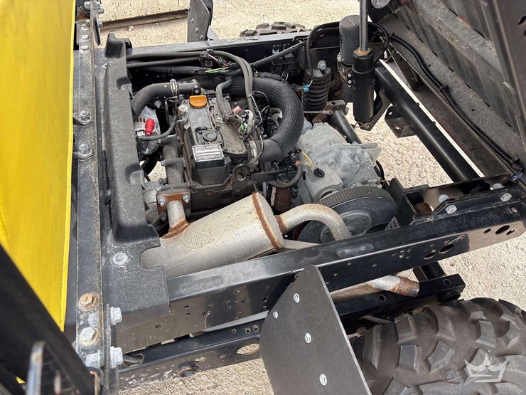 2021-john-deere-gator-image-6