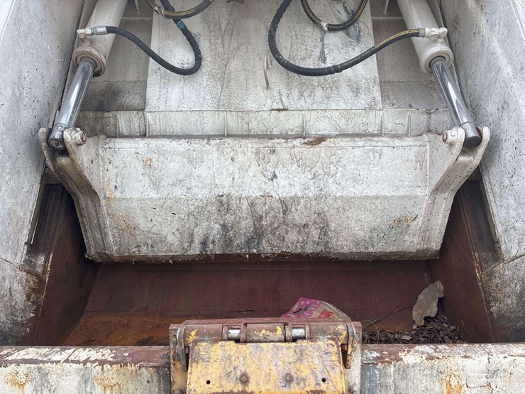 2012-ford-f750-image-17