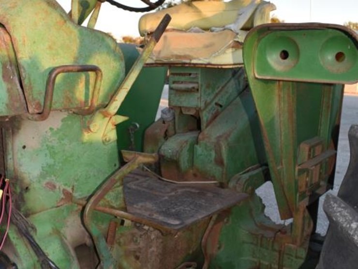 john-deere-4010-image-8