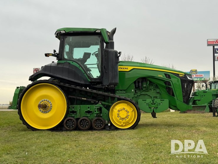 2022-john-deere-8rt-370-image-8