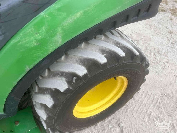 john-deere-1025r-sub-compact-tractor-mower-image-15