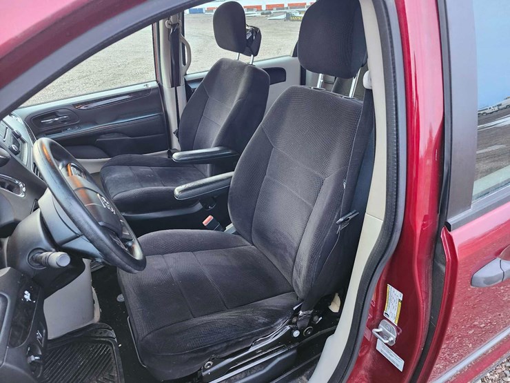 2014-dodge-grand-caravan-se-image-23