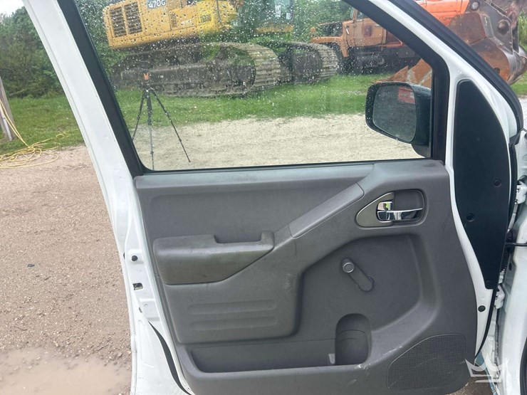 2016-nissan-frontier-image-5