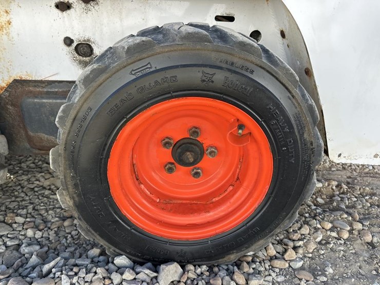 2015-bobcat-s70-image-36