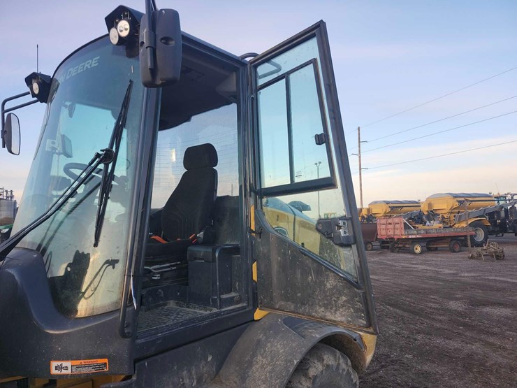 john-deere-324-image-41