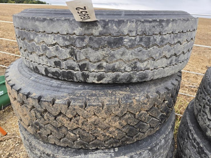 #5952-•-(9)-295/75r22.5-tires-image-8