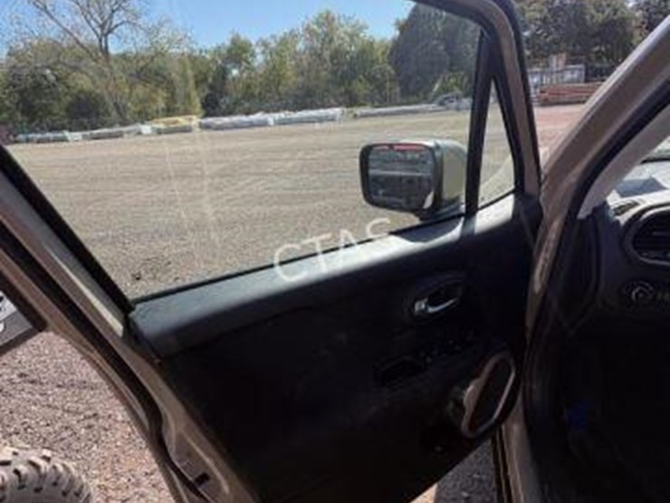 2015-jeep-renegade-image-14