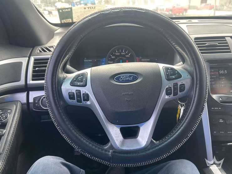 2015-ford-explorer-image-36