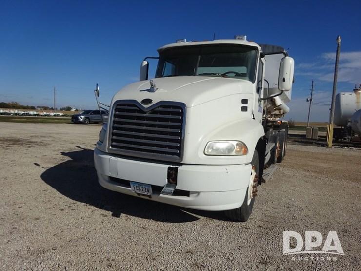2004-mack-vision-dry-tender-truck-(pz14165,-unit-17539)-image-3