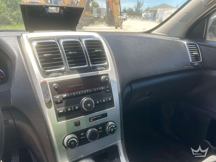 2010-gmc-acadia-image-15