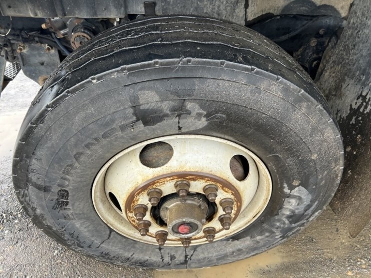 2009-international-7600-image-13