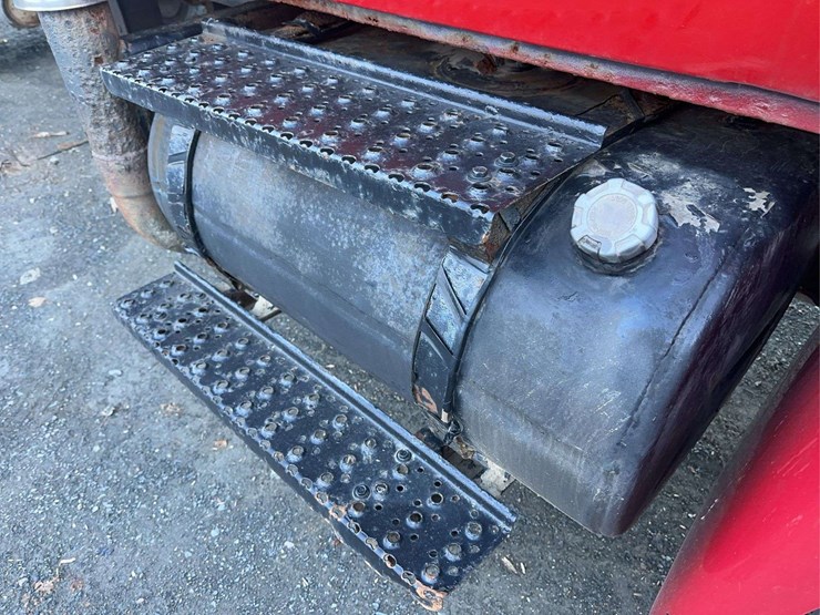 2004-international-4400-image-15