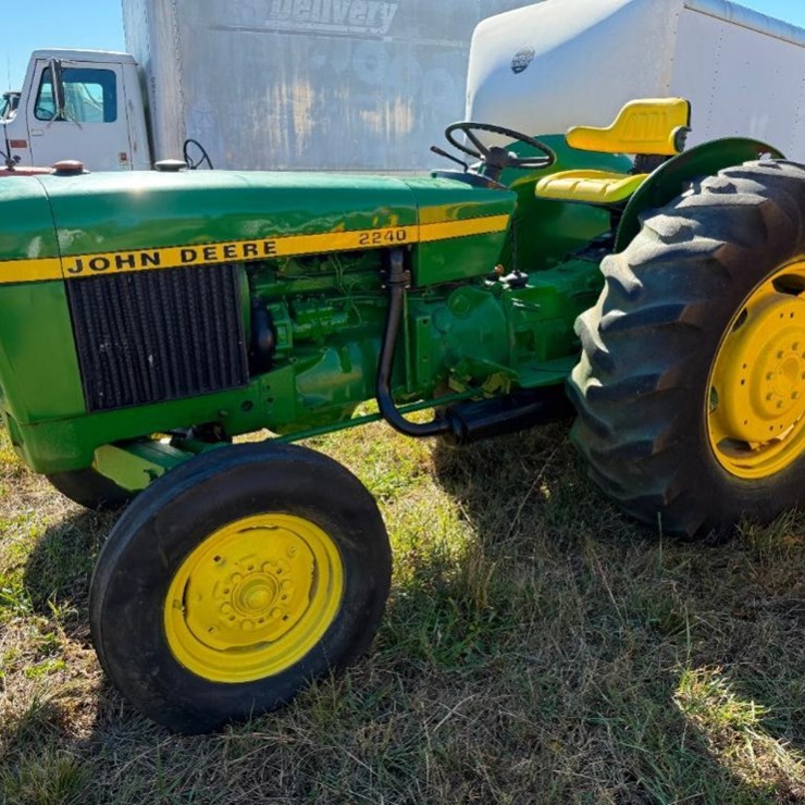 JOHN DEERE 2240