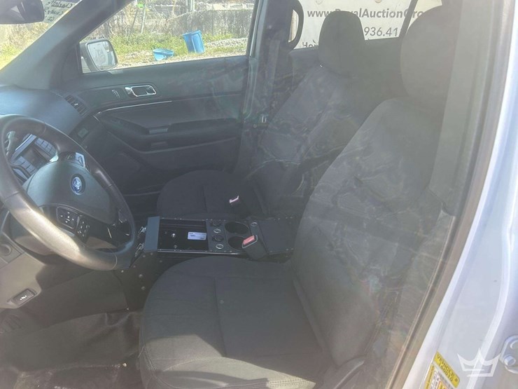 2016-ford-explorer-image-17