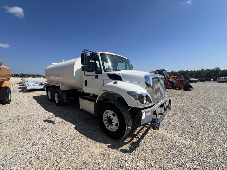 2018-international-7400-image-8