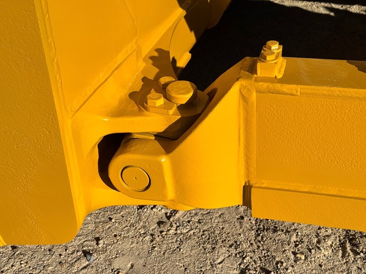 2019-caterpillar-d8t-image-9