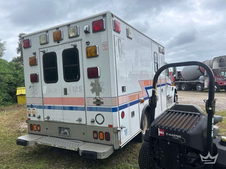 2004-freightliner-fl60-image-4