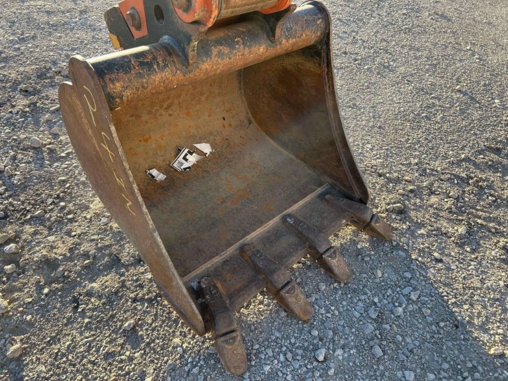 2013-deere-27d-image-16