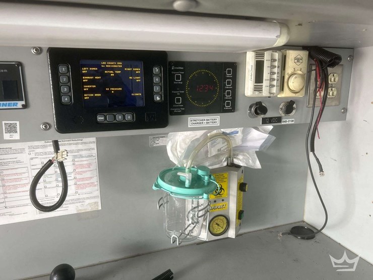 2005-freightliner-m2-106-image-60