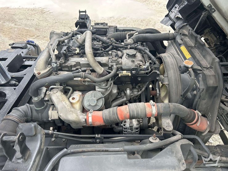 2016-isuzu-npr-image-8